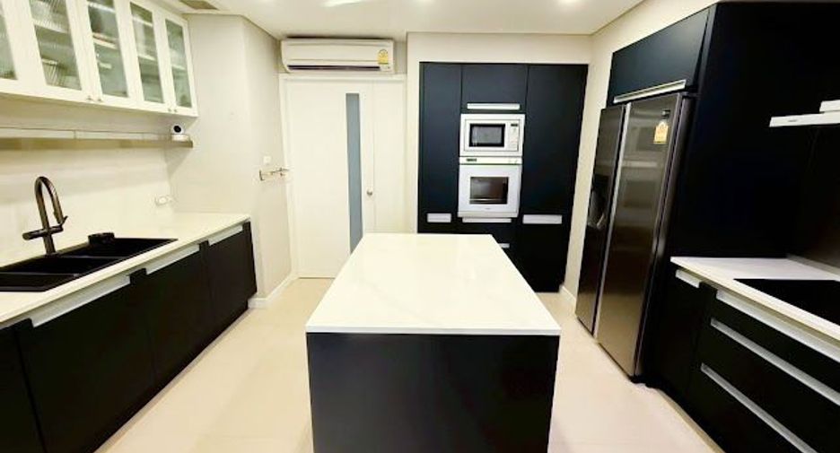 For rent and for sale 4 bedrooms condo in Pathum Wan, Bangkok