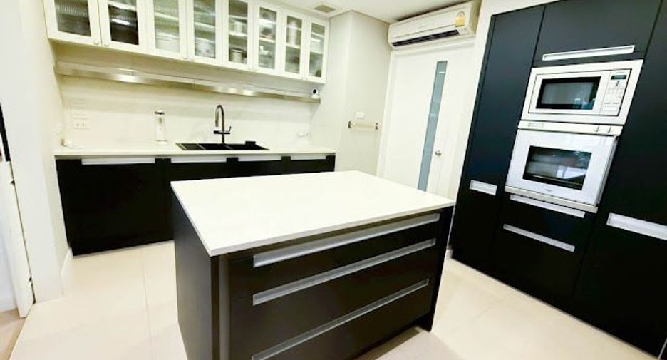 For rent and for sale 4 bedrooms condo in Pathum Wan, Bangkok