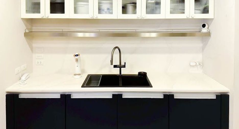 For rent and for sale 4 bedrooms condo in Pathum Wan, Bangkok