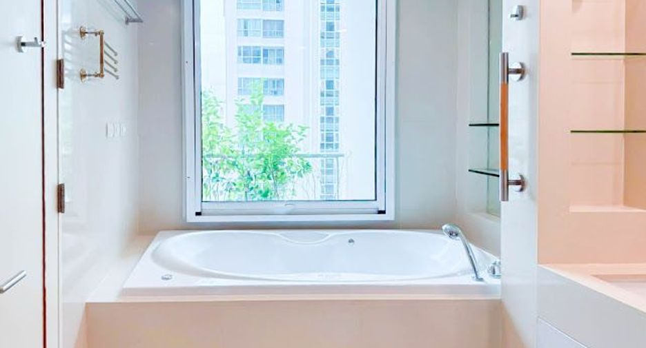 For rent and for sale 4 bedrooms condo in Pathum Wan, Bangkok