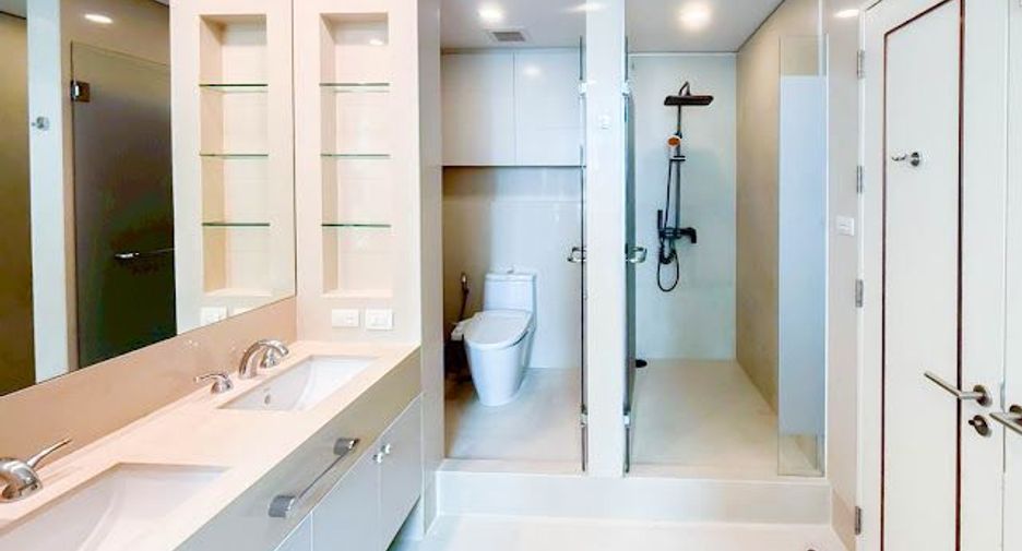 For rent and for sale 4 bedrooms condo in Pathum Wan, Bangkok