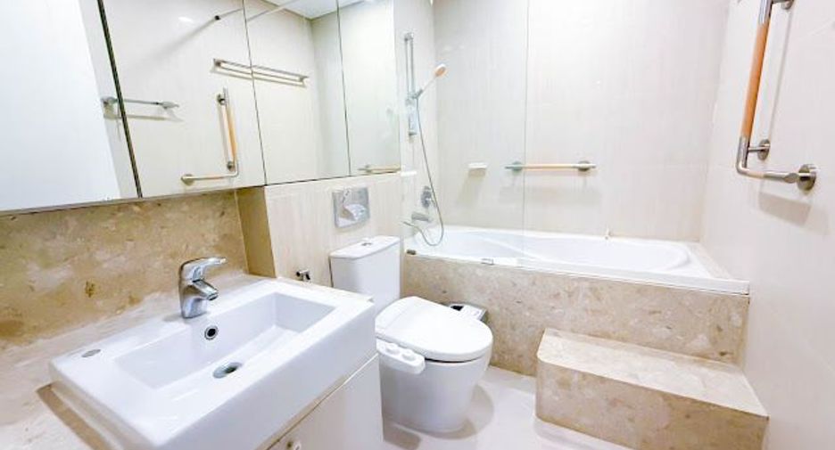 For rent and for sale 4 bedrooms condo in Pathum Wan, Bangkok