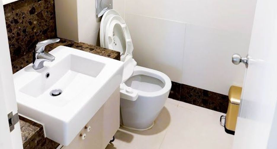 For rent and for sale 4 bedrooms condo in Pathum Wan, Bangkok