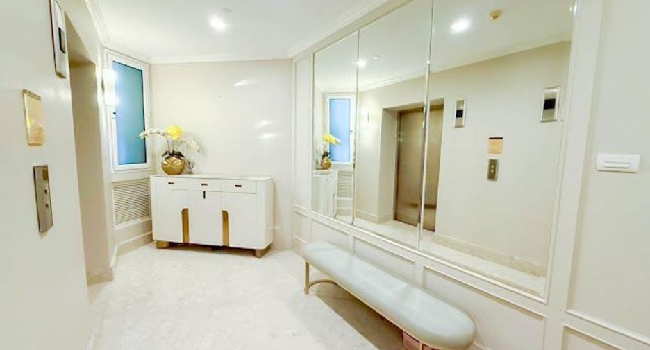 For rent and for sale 4 bedrooms condo in Pathum Wan, Bangkok