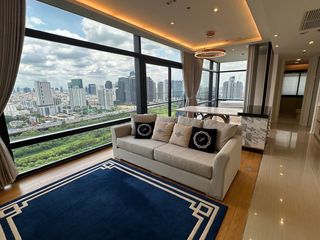 Condo en alquiler y en venta de 3 habitaciones en Watthana, Bangkok