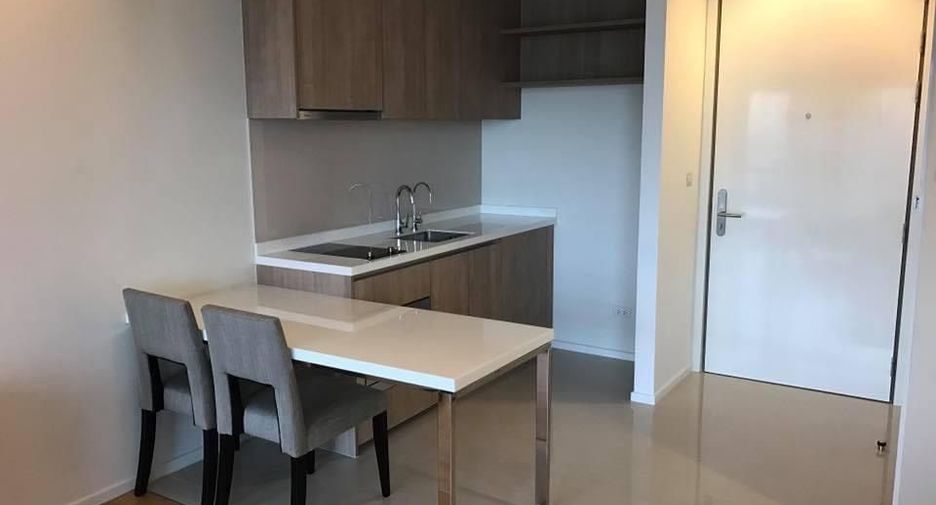 Аренда и продажа 3 спальни кондо в Щаттхана, Бангкок
