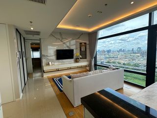 Condo en alquiler y en venta de 3 habitaciones en Watthana, Bangkok