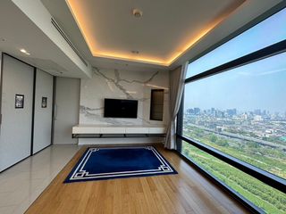 Condo en alquiler y en venta de 3 habitaciones en Watthana, Bangkok