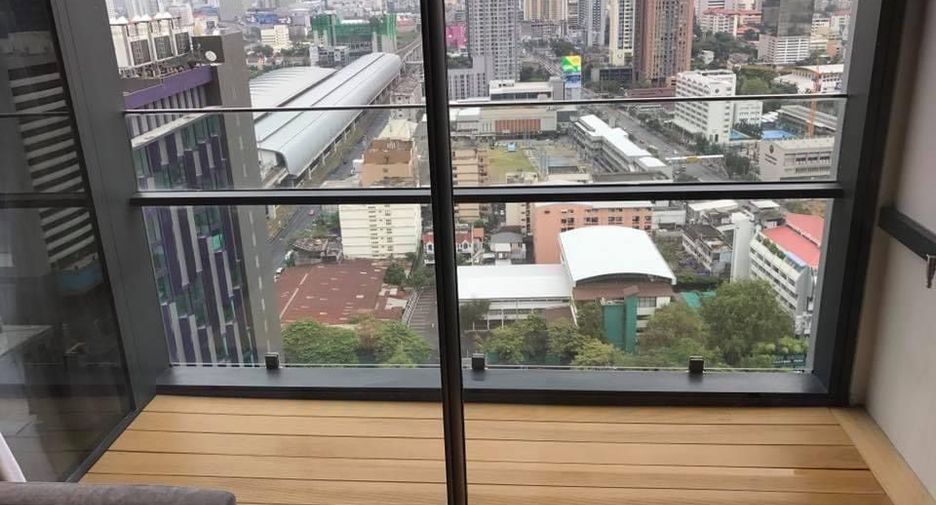 Аренда и продажа 3 спальни кондо в Щаттхана, Бангкок