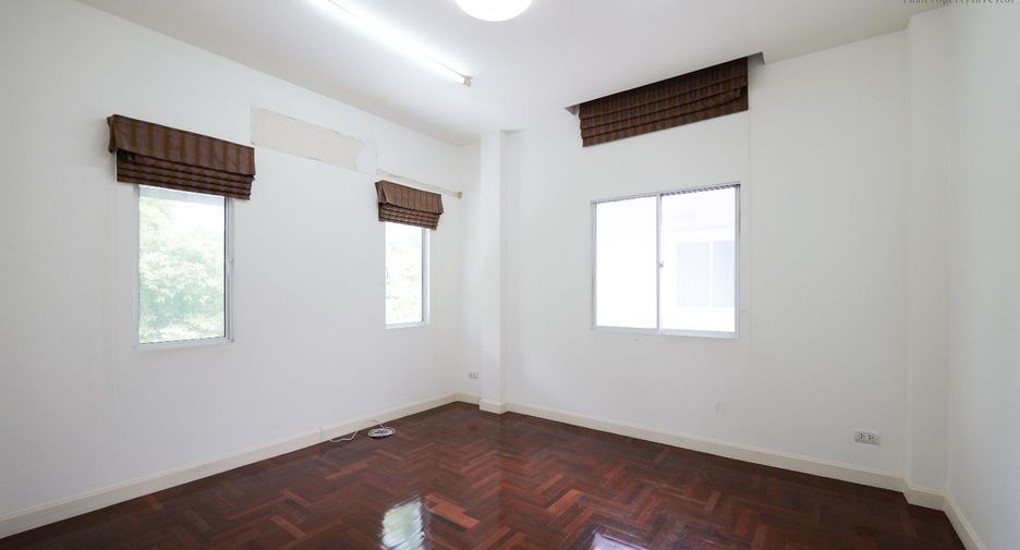 For sale 3 bedrooms house in Bang Bua Thong, Nonthaburi