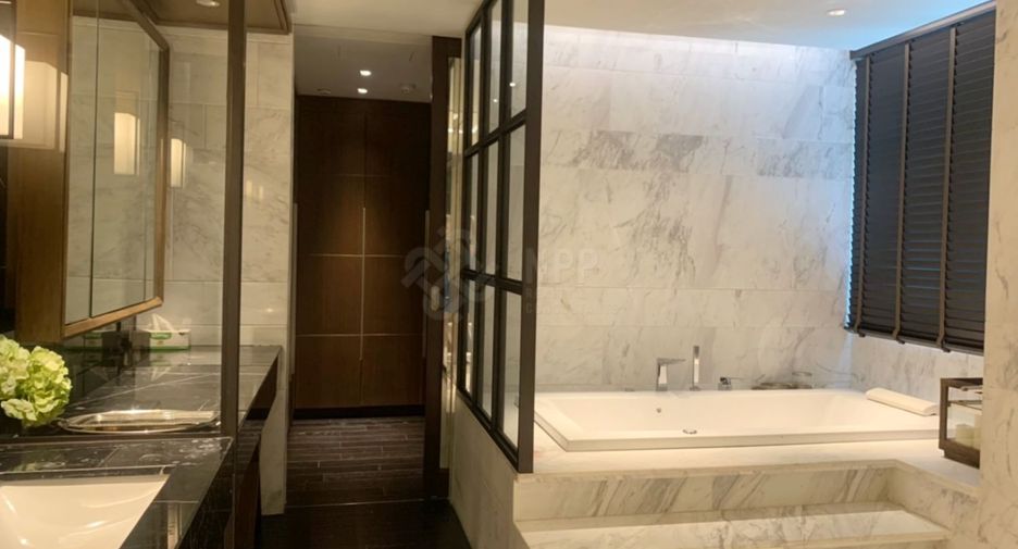 For rent 3 ベッドルーム apartment in Khlong Toei, Bangkok