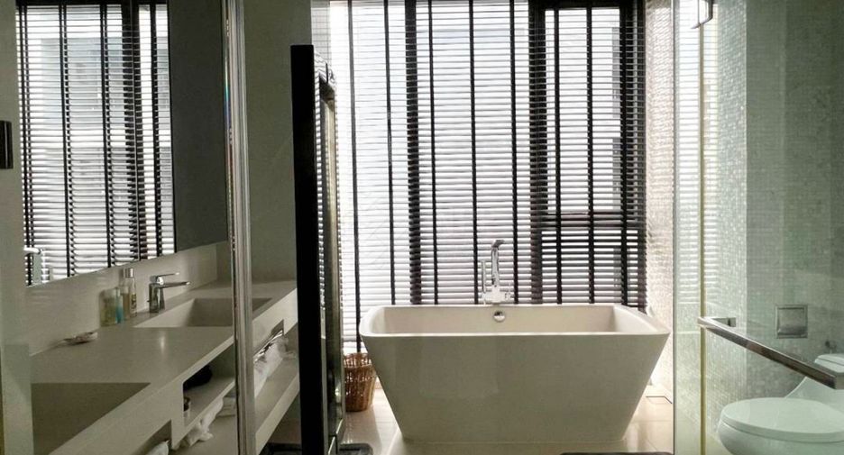 For rent 2 bedrooms apartment in Khlong Toei, Bangkok