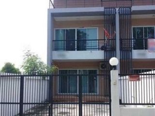 For sale 2 bed townhouse in Sanom, Surin
