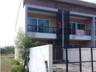 For sale 2 bed townhouse in Sanom, Surin