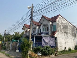 For sale 3 Beds townhouse in Mueang Uttaradit, Uttaradit