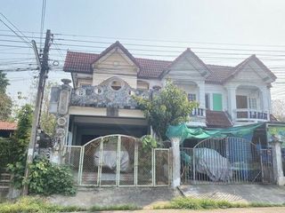 For sale 3 Beds townhouse in Mueang Uttaradit, Uttaradit