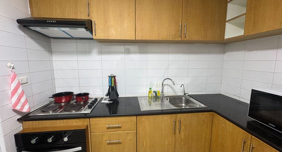 For rent 2 bedrooms condo in Watthana, Bangkok