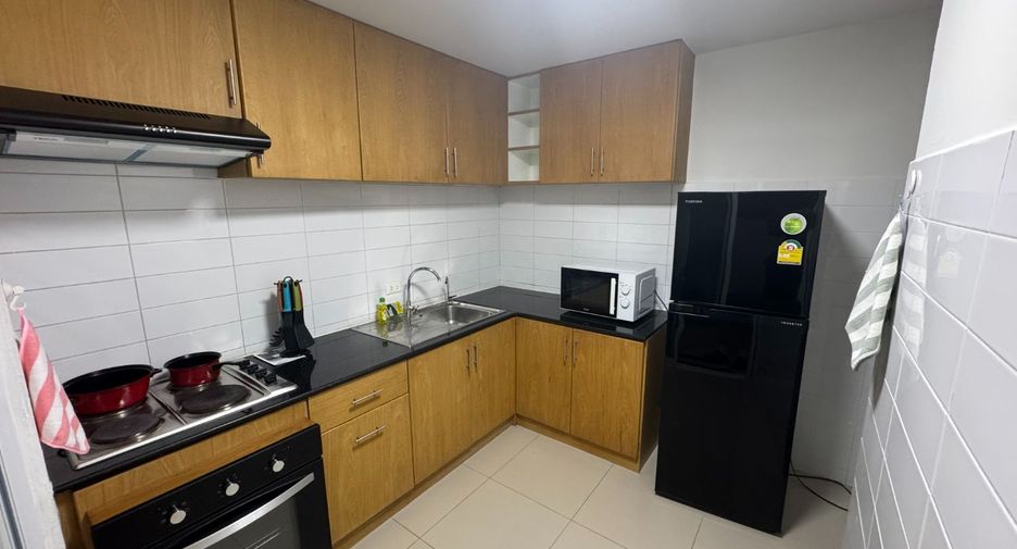 For rent 2 bedrooms condo in Watthana, Bangkok