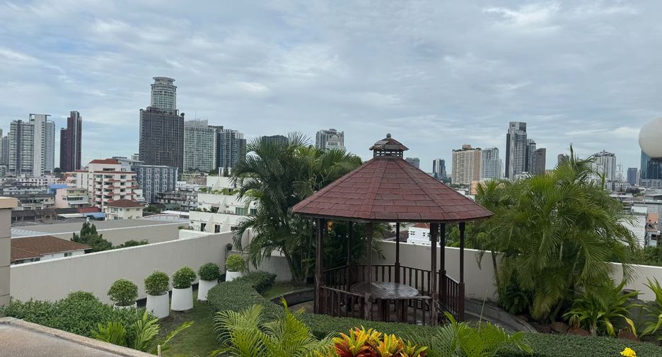 For rent 2 bedrooms condo in Watthana, Bangkok