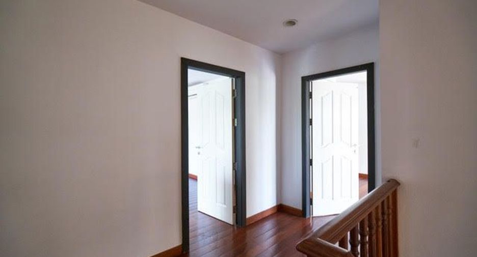 For rent 4 bedrooms condo in Watthana, Bangkok