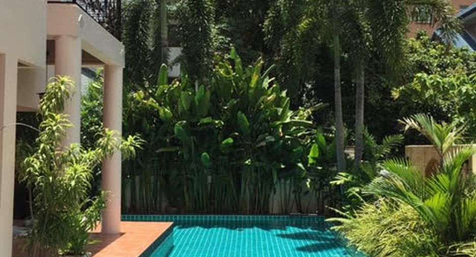 For rent 4 bedrooms condo in Watthana, Bangkok