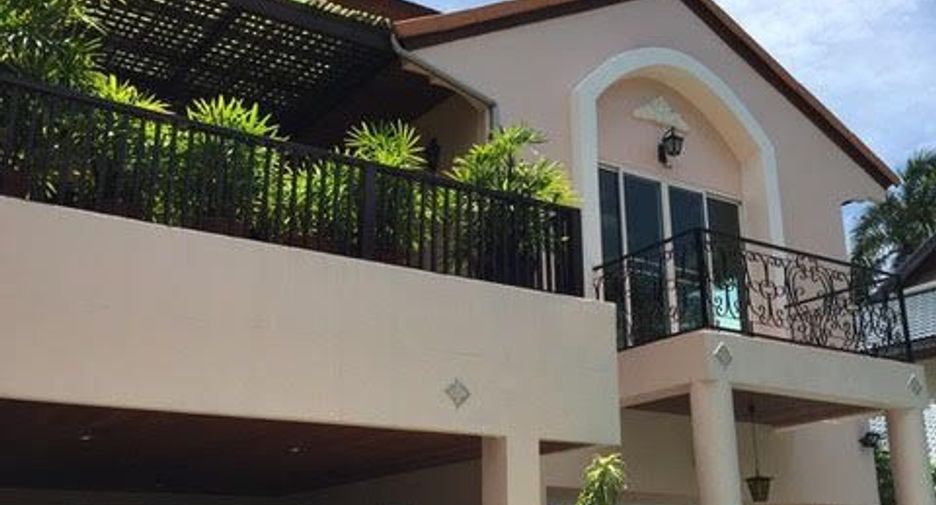 For rent 4 bedrooms condo in Watthana, Bangkok