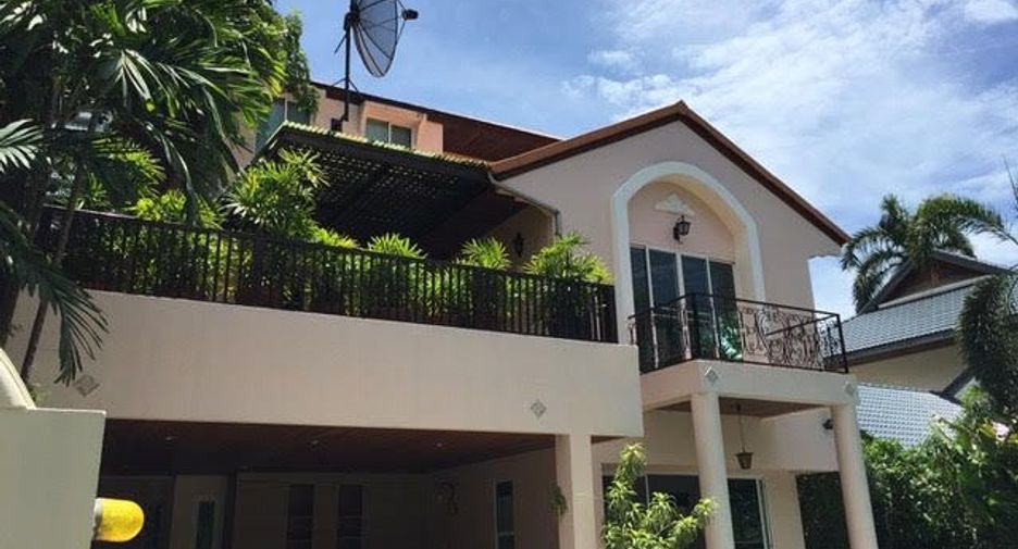 For rent 4 bedrooms condo in Watthana, Bangkok
