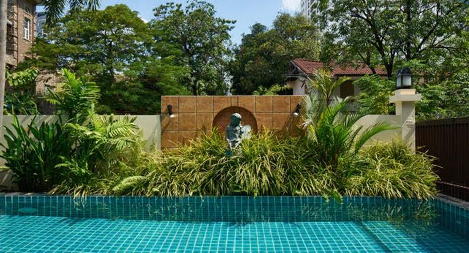 For rent 4 bedrooms condo in Watthana, Bangkok