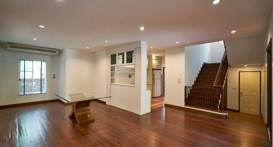 For rent 4 bedrooms condo in Watthana, Bangkok