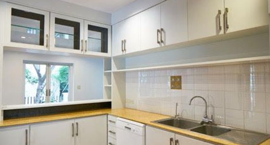 For rent 4 bedrooms condo in Watthana, Bangkok