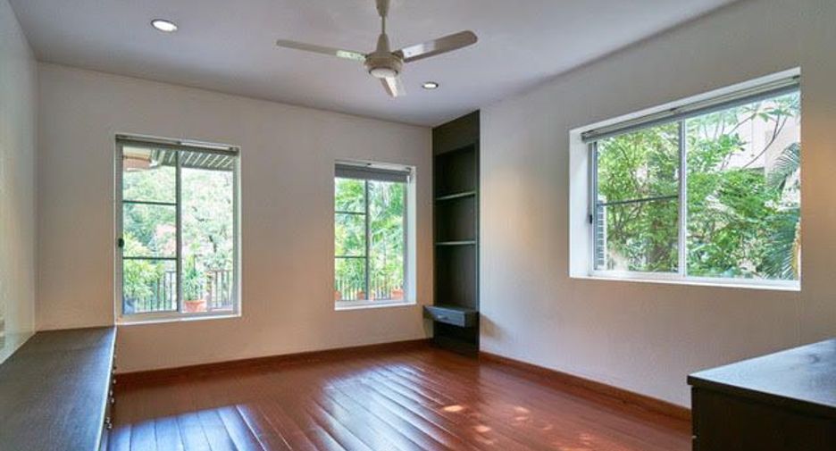 For rent 4 bedrooms condo in Watthana, Bangkok