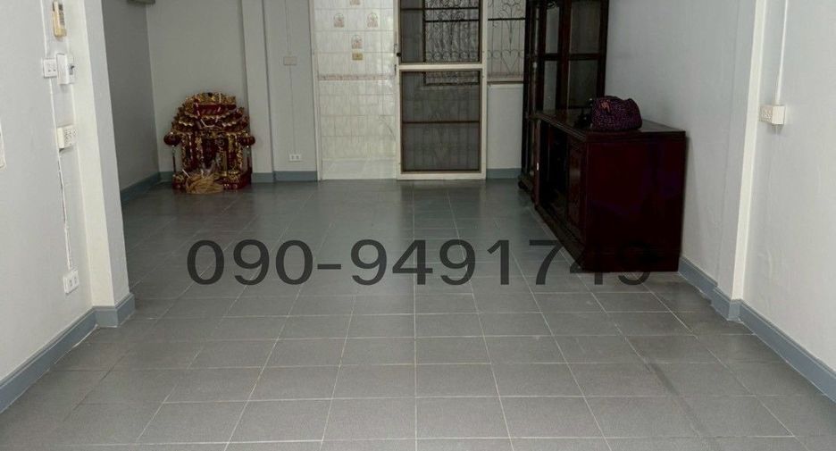 For rent 2 bedrooms townhouse in Khlong Sam Wa, Bangkok