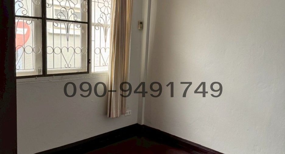 For rent 2 bedrooms townhouse in Khlong Sam Wa, Bangkok