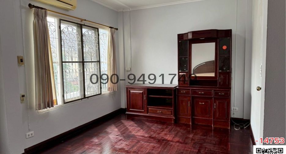 For rent 2 bedrooms townhouse in Khlong Sam Wa, Bangkok