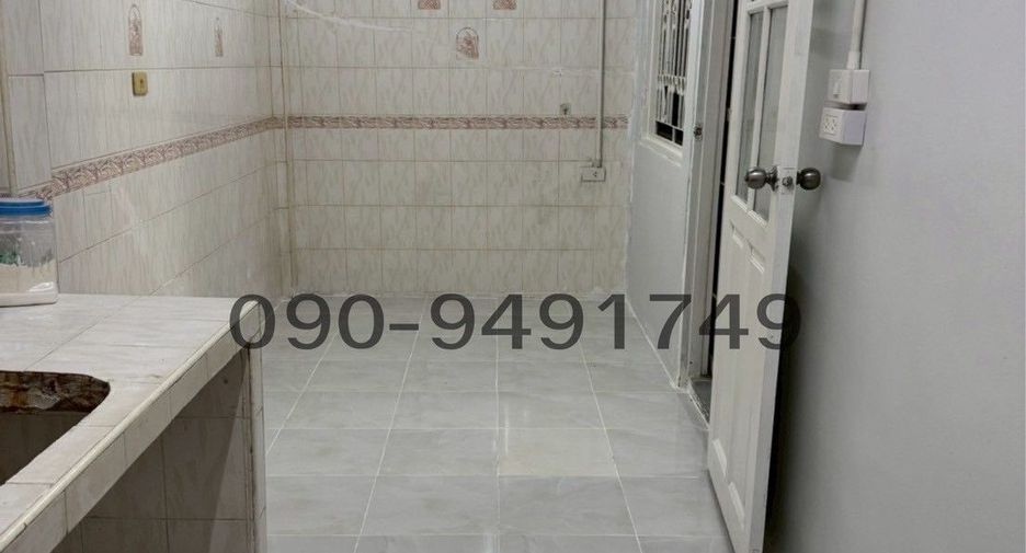 For rent 2 bedrooms townhouse in Khlong Sam Wa, Bangkok