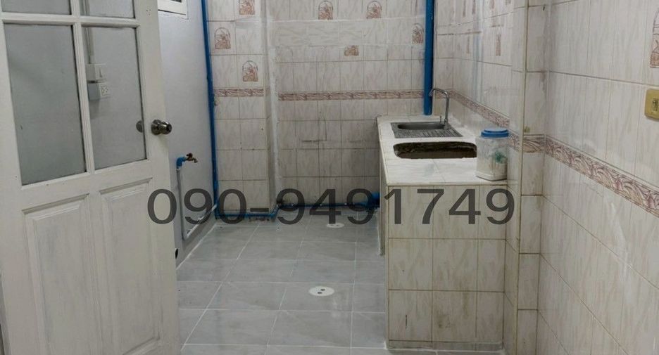 For rent 2 bedrooms townhouse in Khlong Sam Wa, Bangkok