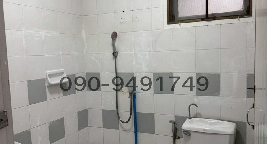 For rent 2 bedrooms townhouse in Khlong Sam Wa, Bangkok