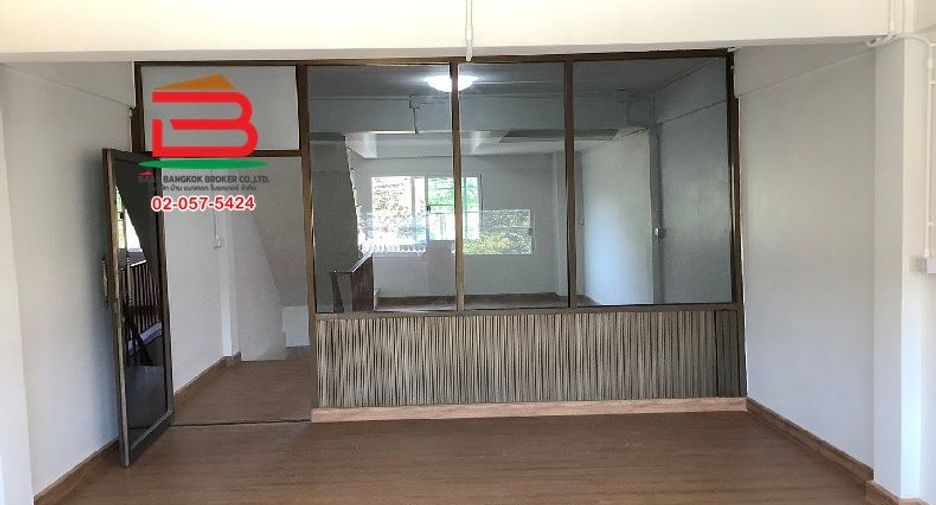 For rent and for sale 3 bedrooms retail Space in Bang Khen, Bangkok