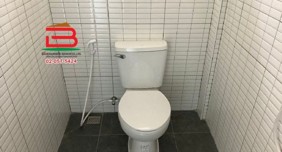 For rent and for sale 3 bedrooms retail Space in Bang Khen, Bangkok