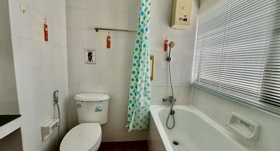For sale 2 bedrooms condo in Si Racha, Chonburi