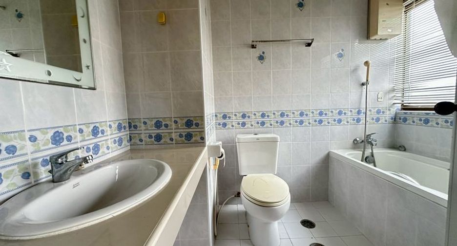 For sale 2 bedrooms condo in Si Racha, Chonburi