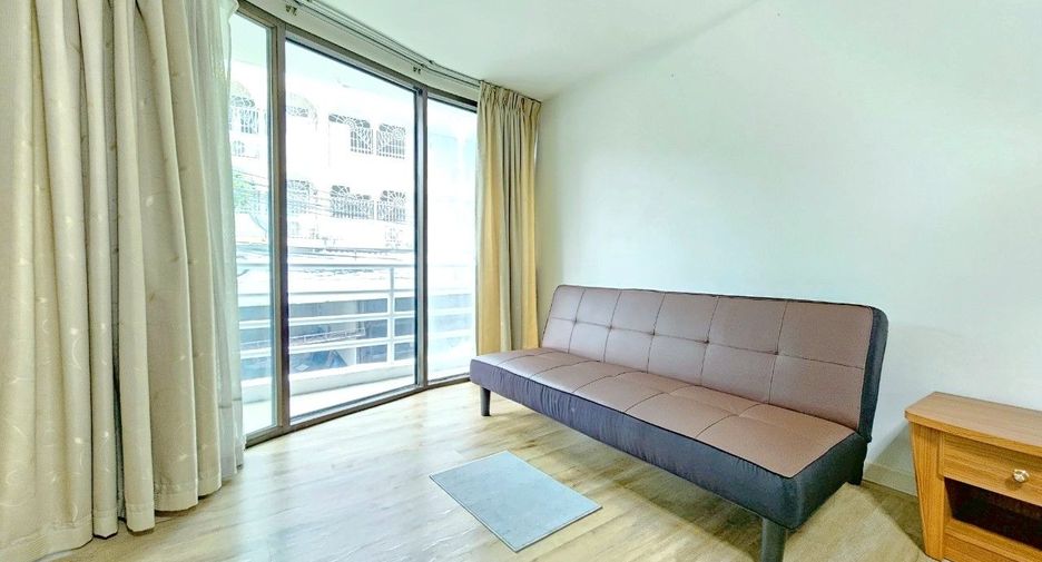 For rent 3 bedrooms condo in Sathon, Bangkok