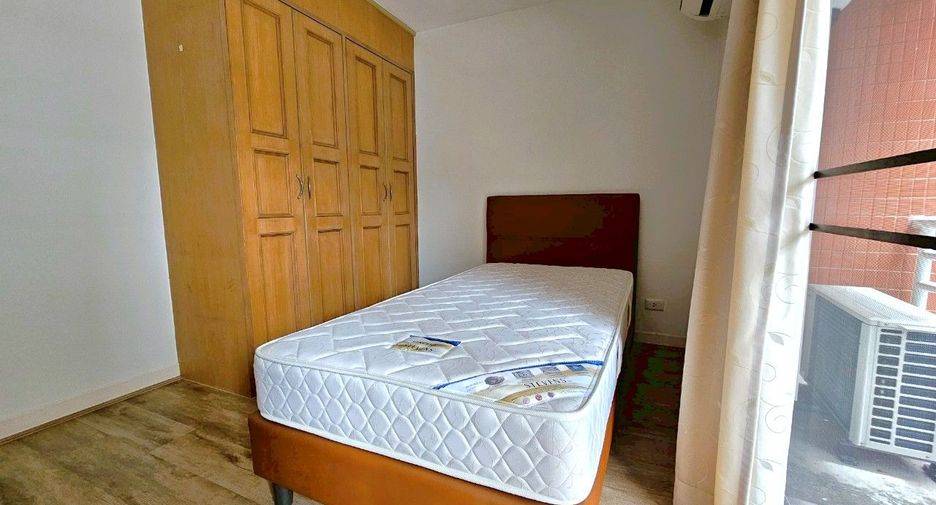 For rent 3 bedrooms condo in Sathon, Bangkok