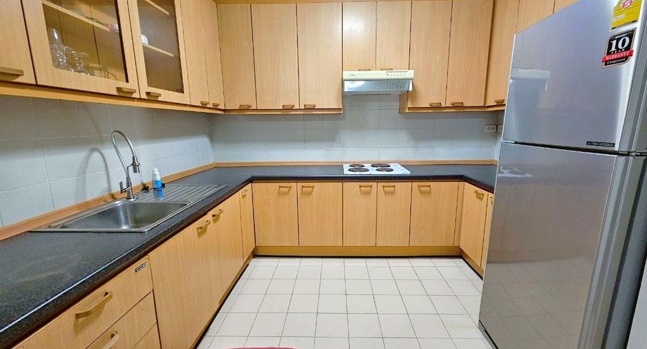 For rent 3 bedrooms condo in Sathon, Bangkok