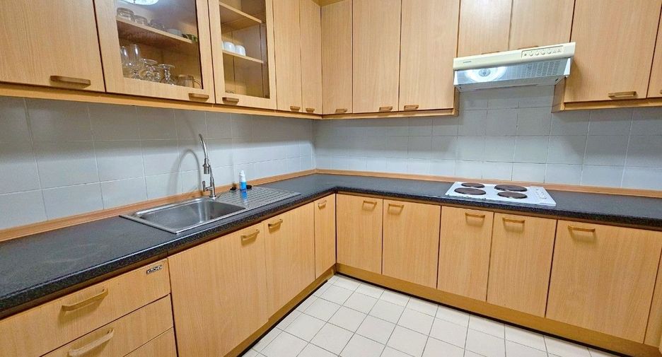 For rent 3 bedrooms condo in Sathon, Bangkok