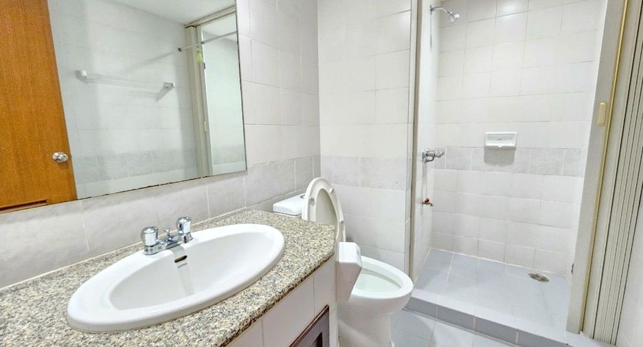 For rent 3 bedrooms condo in Sathon, Bangkok
