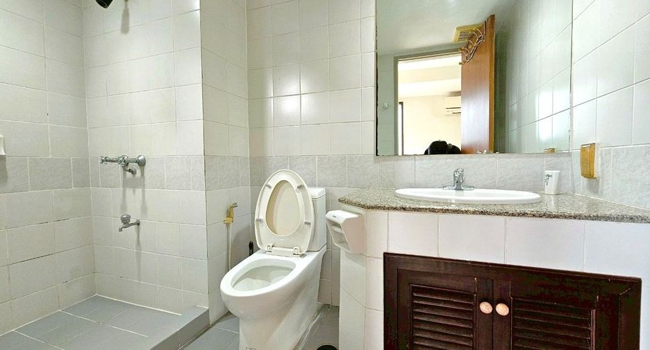 For rent 3 bedrooms condo in Sathon, Bangkok
