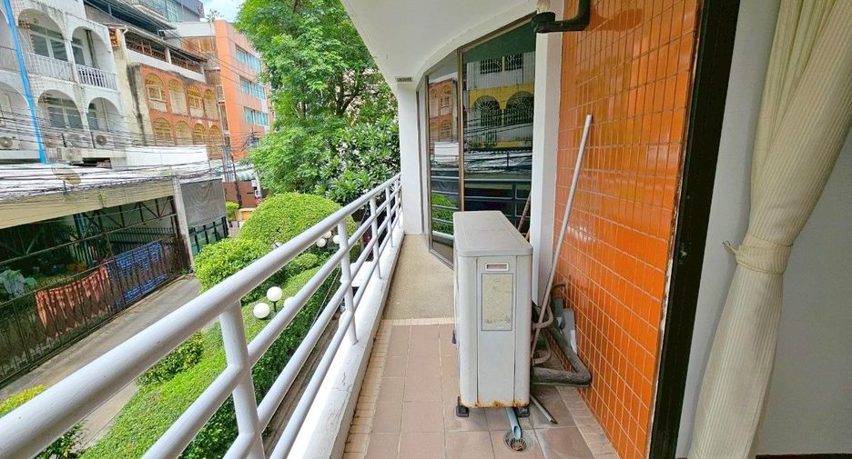 For rent 3 bedrooms condo in Sathon, Bangkok