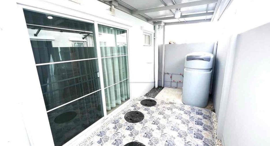 For rent 2 bedrooms townhouse in Prawet, Bangkok