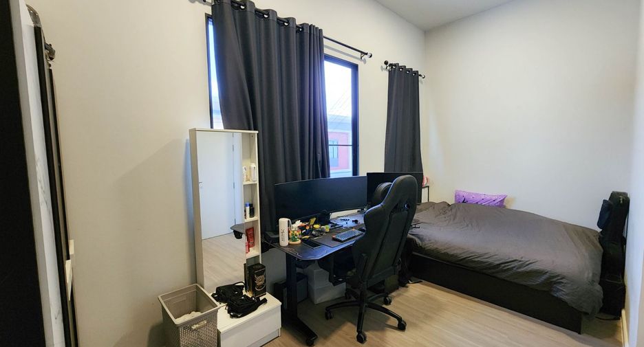 For sale 2 bedrooms townhouse in Phra Samut Chedi, Samut Prakan